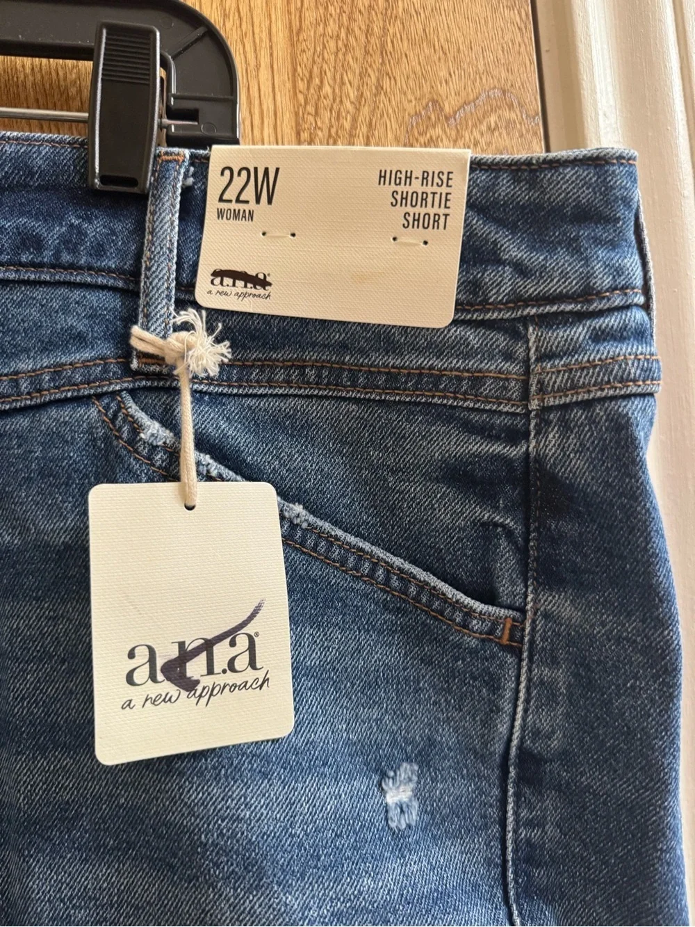 A.n.a High Rise 4.5” Inseam Denim Shorts Plus Size 22W Frayed Hem Distressed